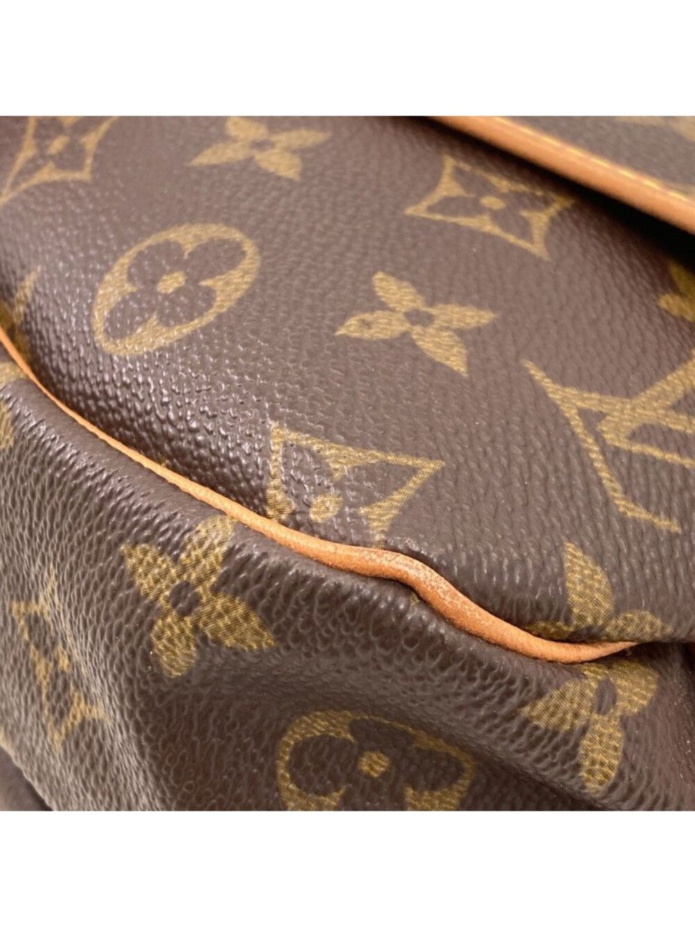 Louis Vuitton Saumur 30 Shoulder Bag Monogram Canvas - Picture 10 of 15